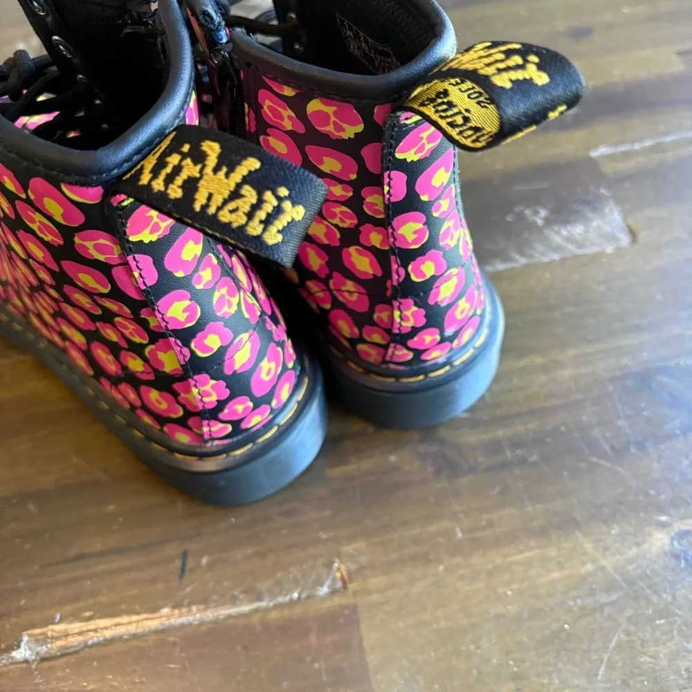 Dr. Martens Docs Hot Pink Animal Print Cheetah Leopard Combat Boots Lace Girls 2